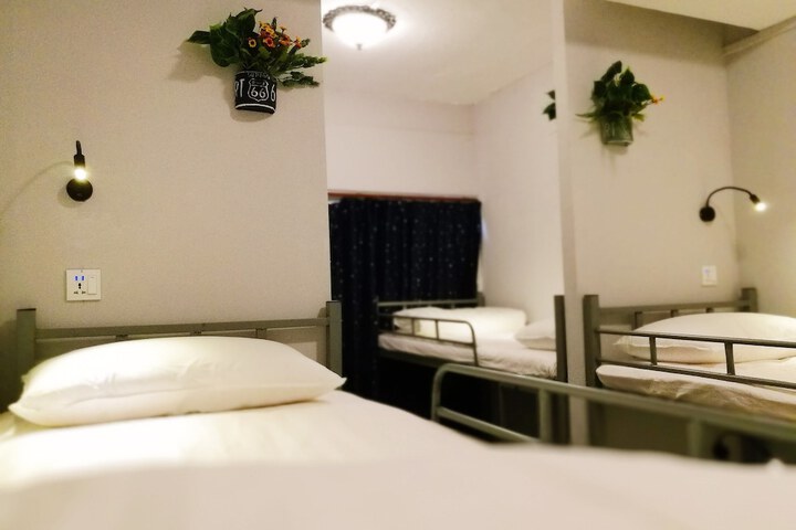 Room 4 of 43