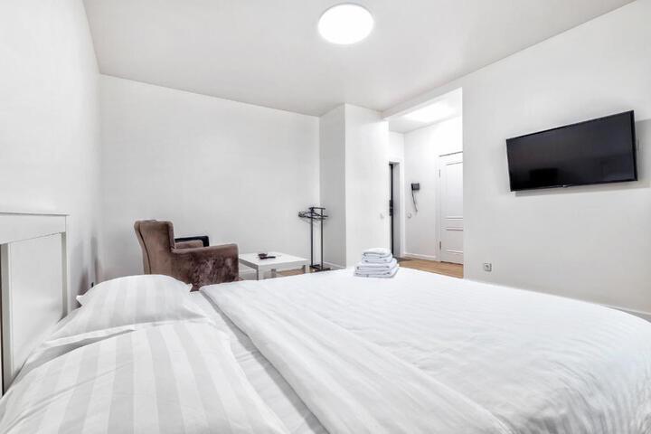 Room 5 of 10
