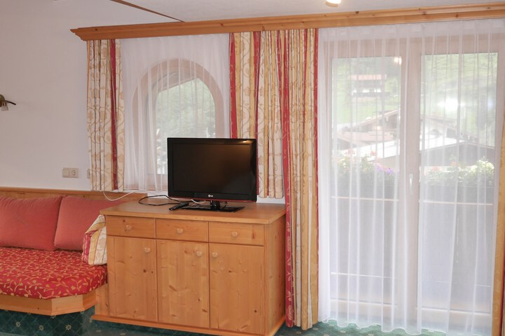 Room 4 of 43