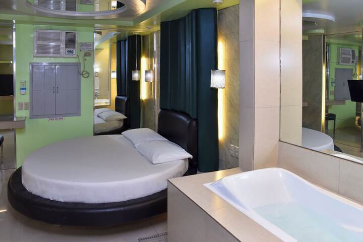 Room 10 of 15