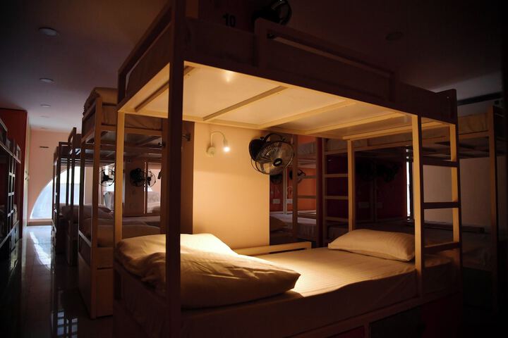 Room 13 of 32