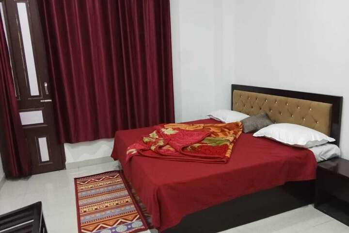 Room 2 of 25
