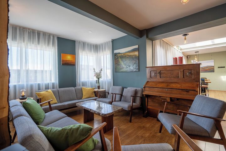 Lounge 101 of 123