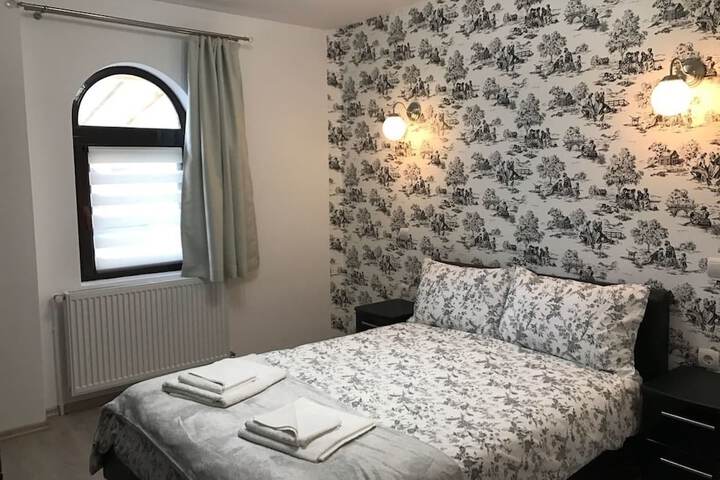 Room 2 of 18