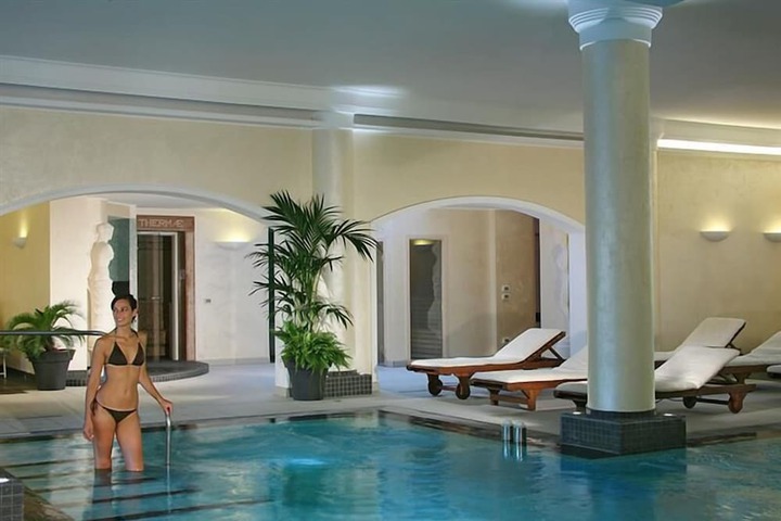 Pool 21 of 38