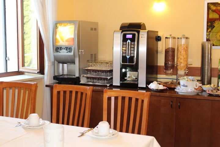 Breakfast/Coffee Service 44 of 74