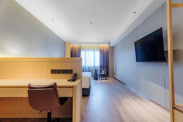 Room 28 of 105
