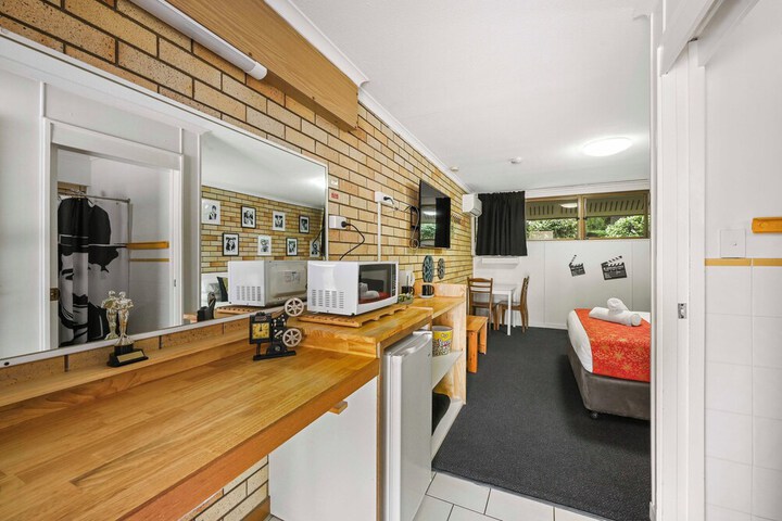Room 12 of 30
