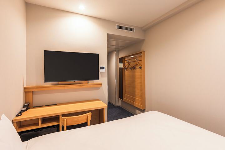 Room 18 of 42