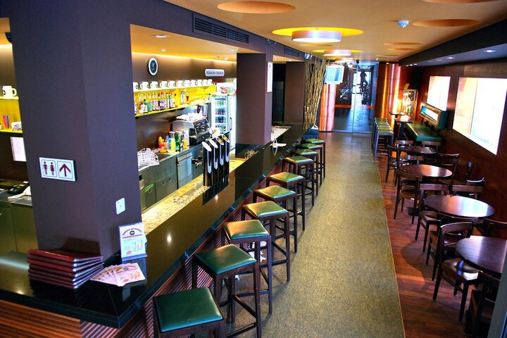 Lounge 20 of 25