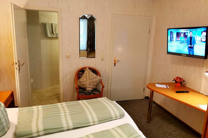 Room 10 of 52