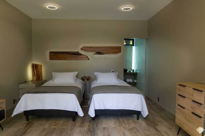 Room 12 of 40