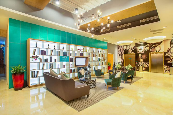Entrance & Lobby
