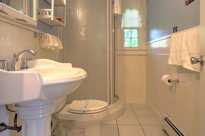 Standard Double Room (1 of 3)