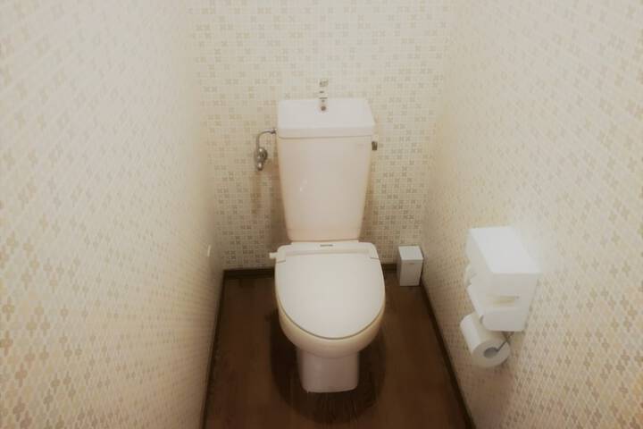 Room 2 of 28