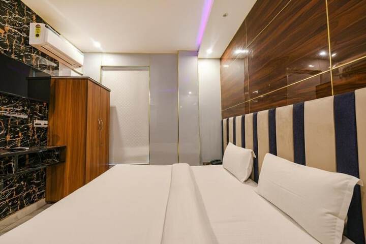 Room 5 of 18