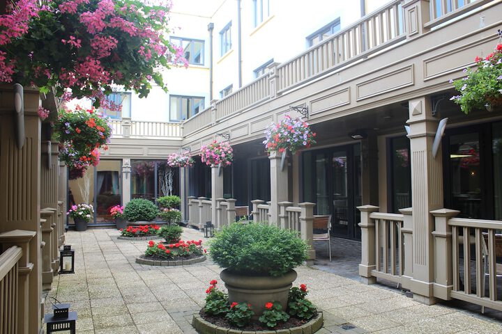 Hotel Exterior 39 of 41