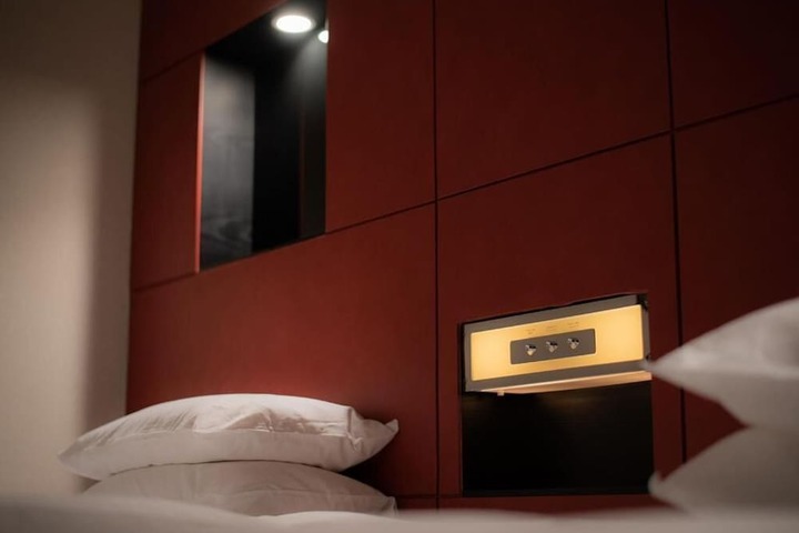 Room 13 of 42