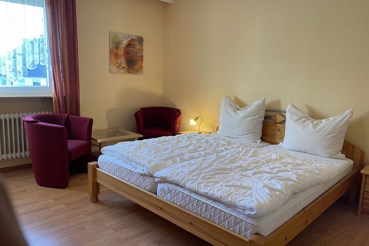 Room 9 of 12