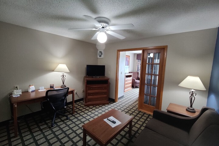 1 King Bed Business Room (11 of 25)