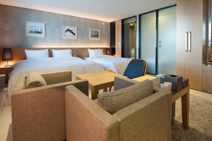 Room 34 of 84