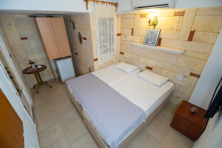 Room 5 of 28