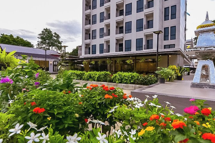 Hotel Exterior 84 of 84