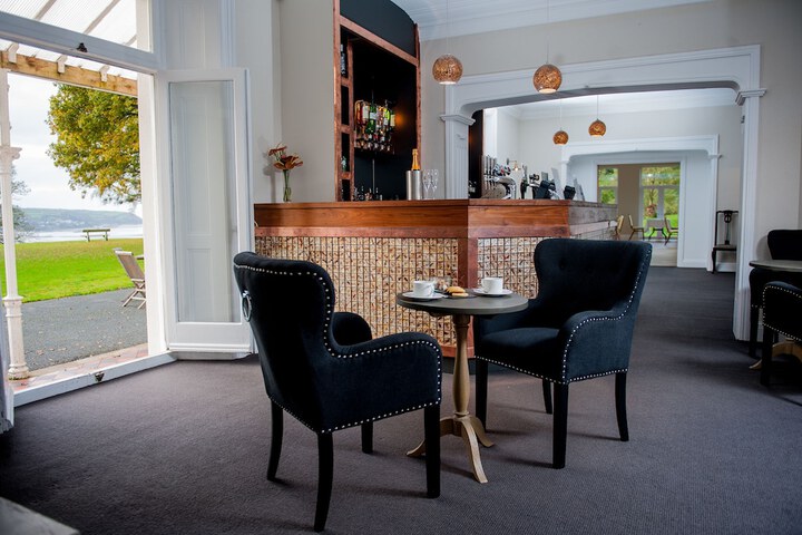 Lounge 29 of 39