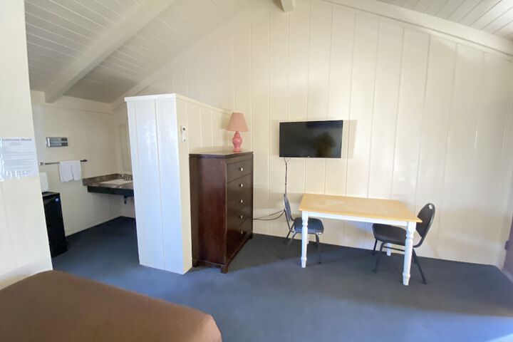 Room 4 of 65