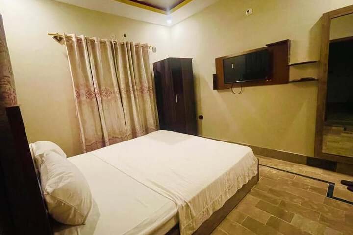 Room 14 of 36