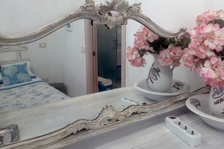 Room 12 of 19