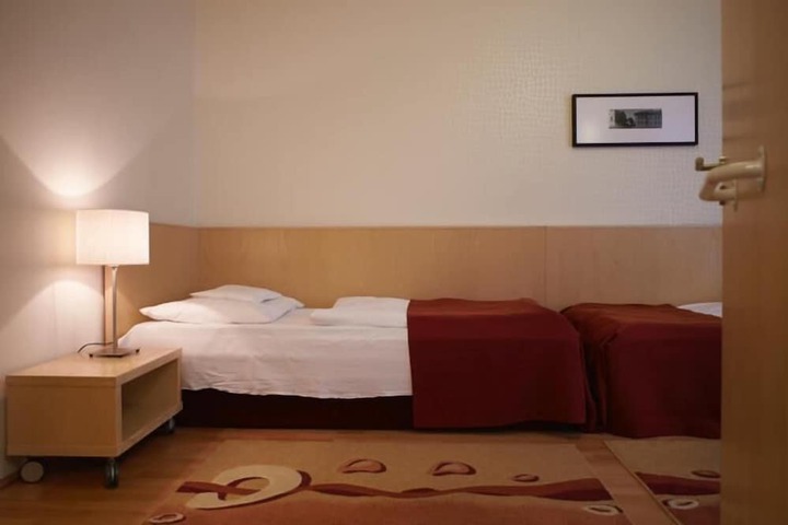 Room 20 of 49