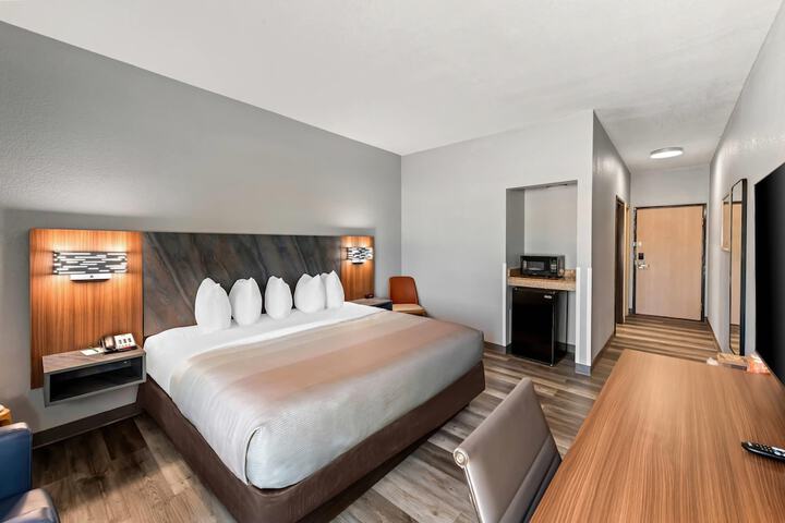 Room 12 of 106