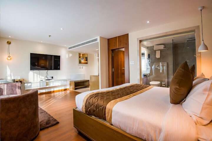 Room 5 of 12