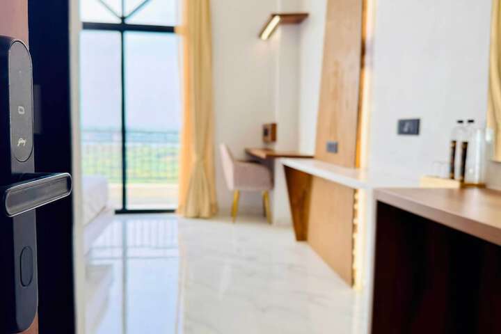 Room 72 of 176