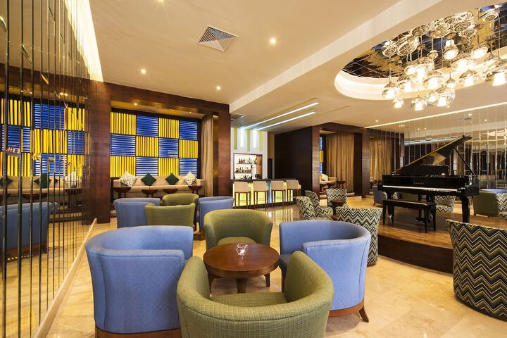 Lounge 112 of 159