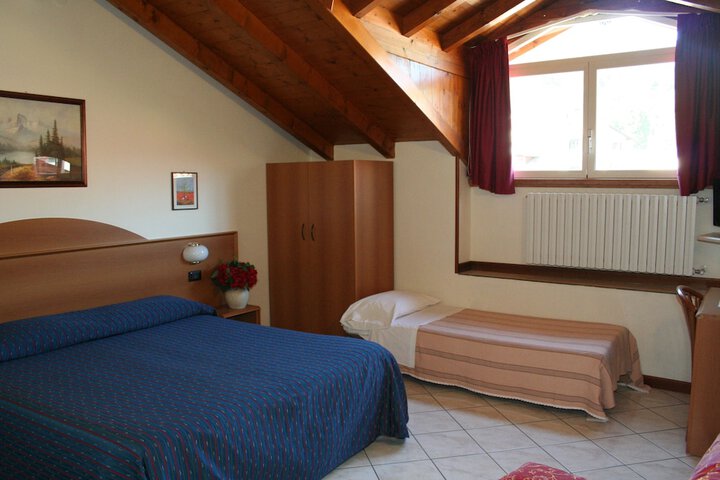 Room 5 of 50