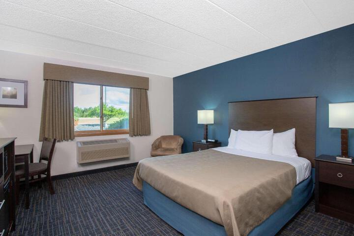 1 Queen Bed Mobility Accessible (2 of 11)