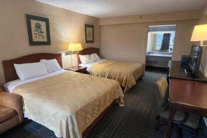 Standard Room, King or Two Doubles (3 of 7)