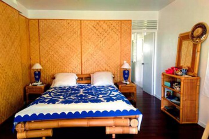 Room 12 of 18