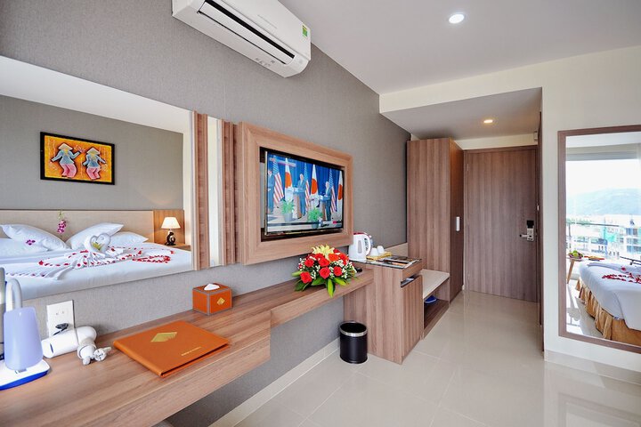 Room 10 of 65