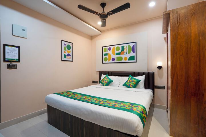 Room 16 of 33