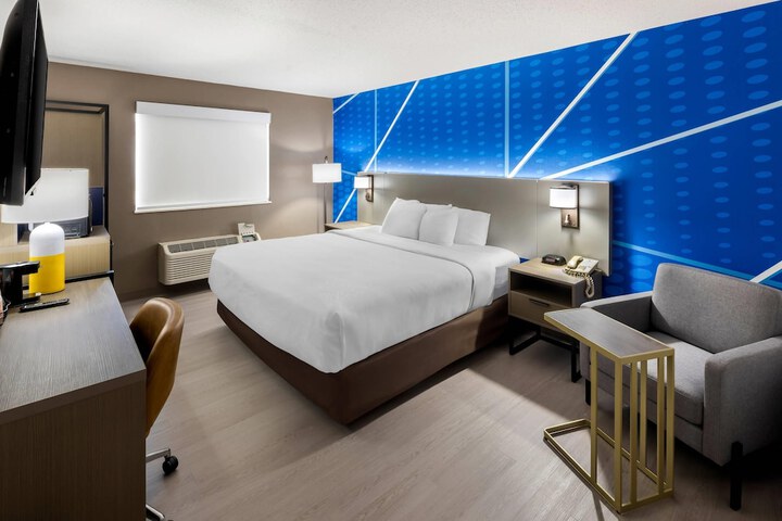 Room 3 of 32