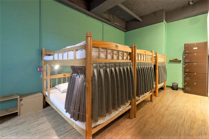Room 14 of 93
