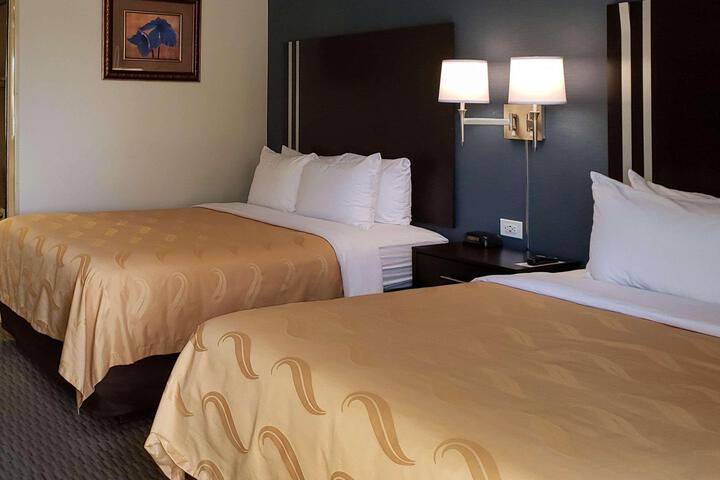 2 Queen Beds (2 of 7)