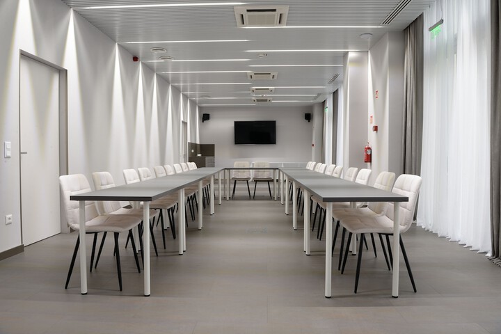 Business Center 46 of 49