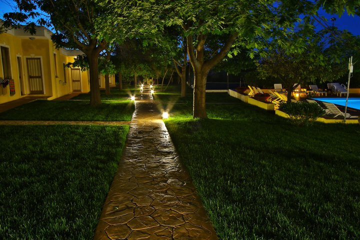 Hotel Exterior 92 of 104