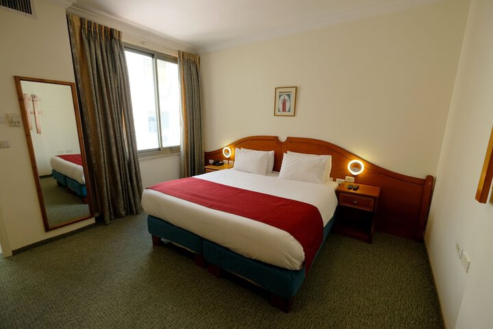 Room 29 of 74