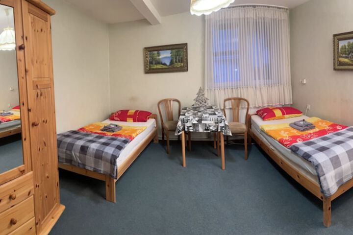 Room 4 of 17