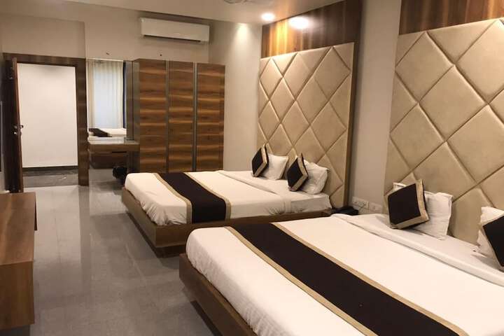 Room 7 of 14